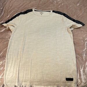Excellent, like new condition tan Hollister tee size M